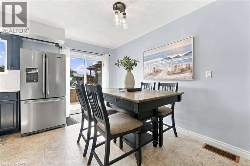 915 ST GEORGE Street — photo 9 of 27