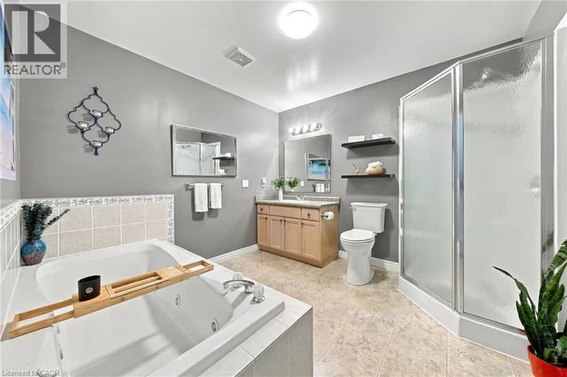 915 ST GEORGE Street — photo 14 of 27