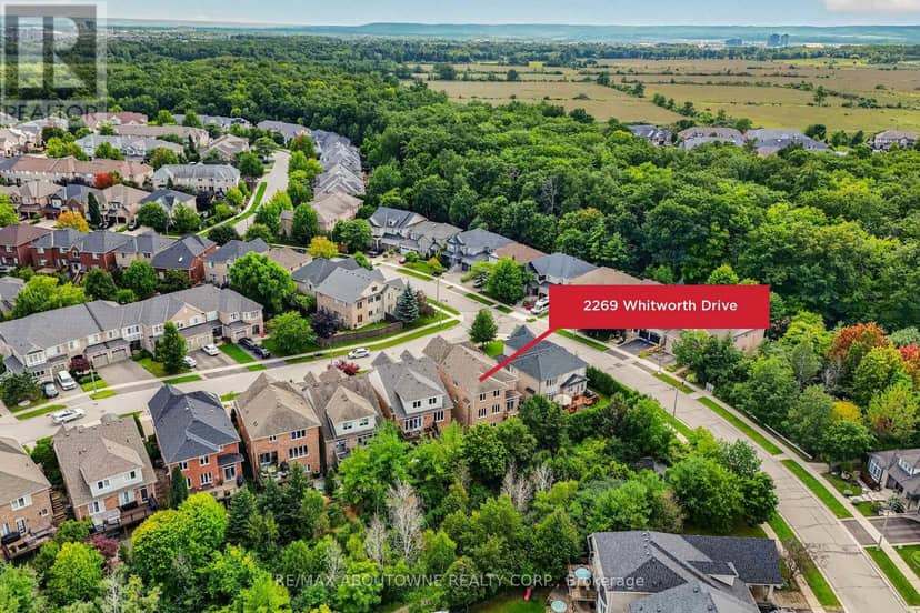 2269 Whitworth Drive, Oakville, photo 3