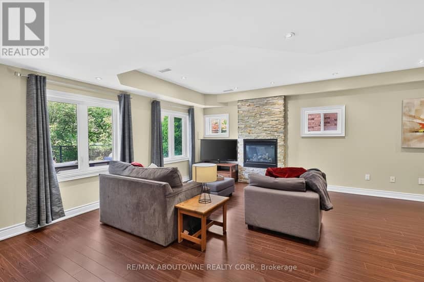 2269 Whitworth Drive — photo 31 of 40