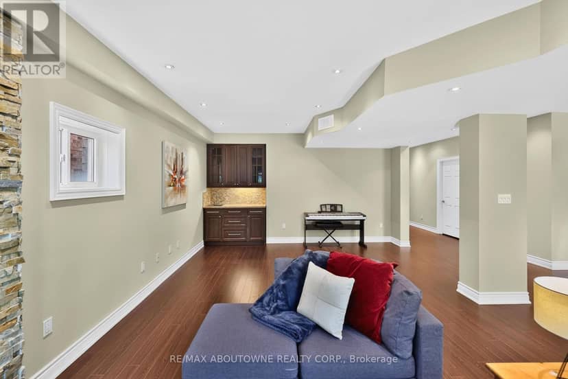 2269 Whitworth Drive — photo 34 of 40