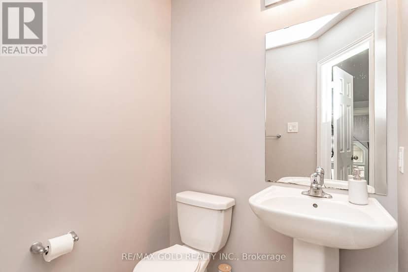 32 Rockman Crescent — photo 13 of 31
