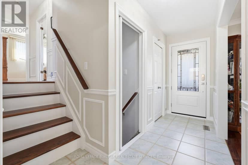 2432 Cyprus Avenue, Burlington, photo 4