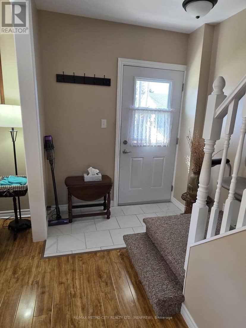 151 June Street, Renfrew, photo 6