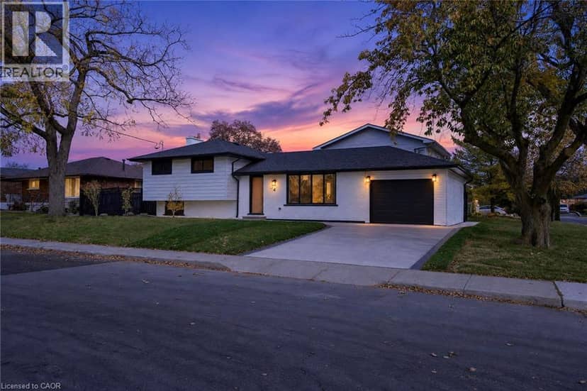 4 BERMUDA Court — photo 1 of 40