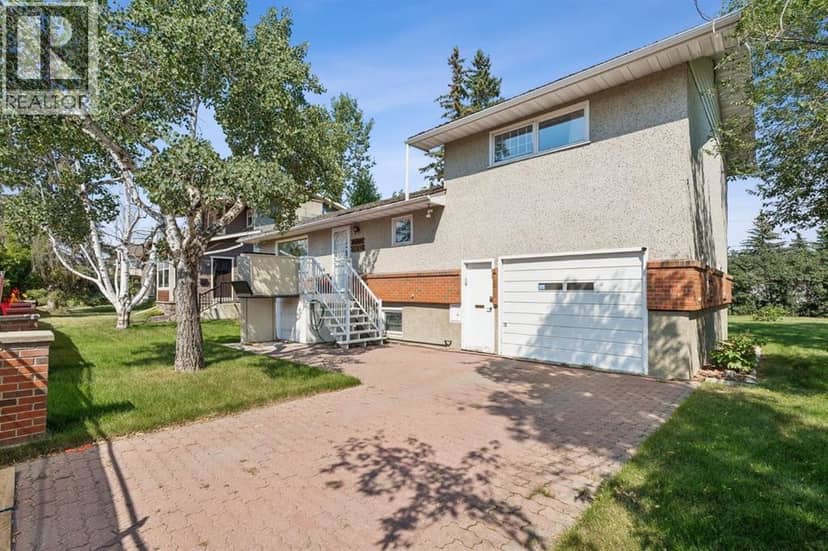8832 34 Avenue NW, Calgary