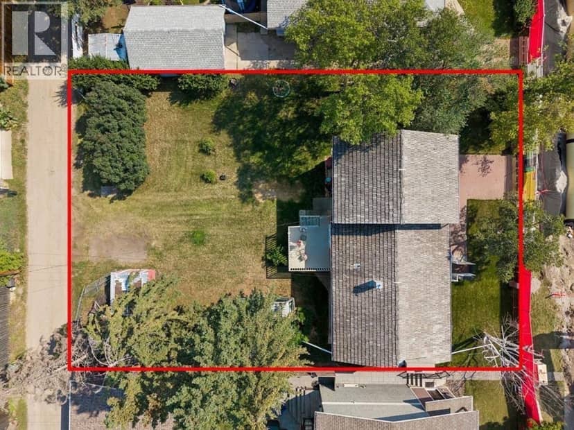 8832 34 Avenue NW, Calgary, photo 3