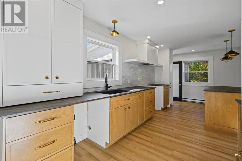 44-48 Beach Avenue — photo 11 of 40