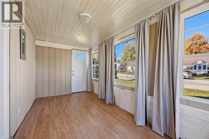 209 Queen STREET — photo 12 of 37