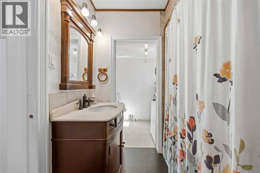 209 Queen STREET — photo 15 of 37