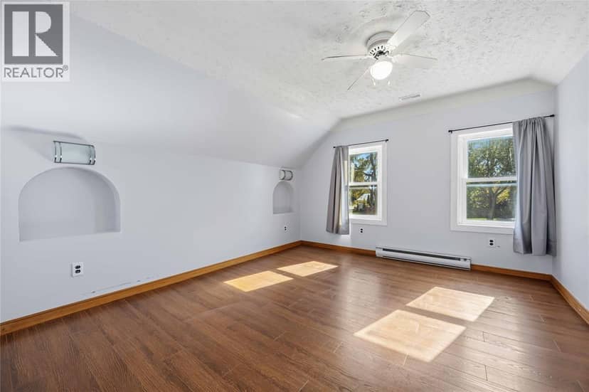 209 Queen STREET — photo 19 of 37
