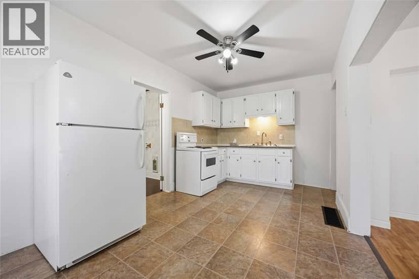 209 Queen STREET, Wallaceburg, photo 8
