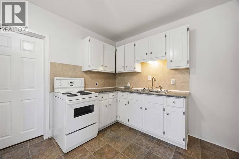 209 Queen STREET — photo 9 of 37