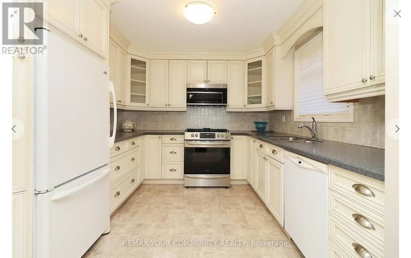 161 Billings Crescent — photo 10 of 34