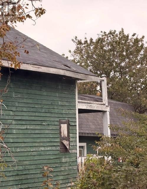 62 Pond Road — photo 12 of 15