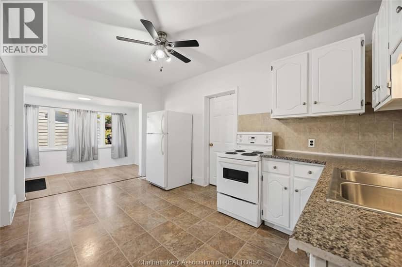209 Queen STREET — photo 10 of 37
