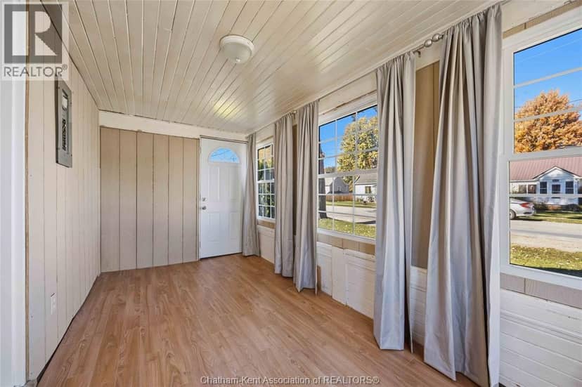 209 Queen STREET — photo 12 of 37