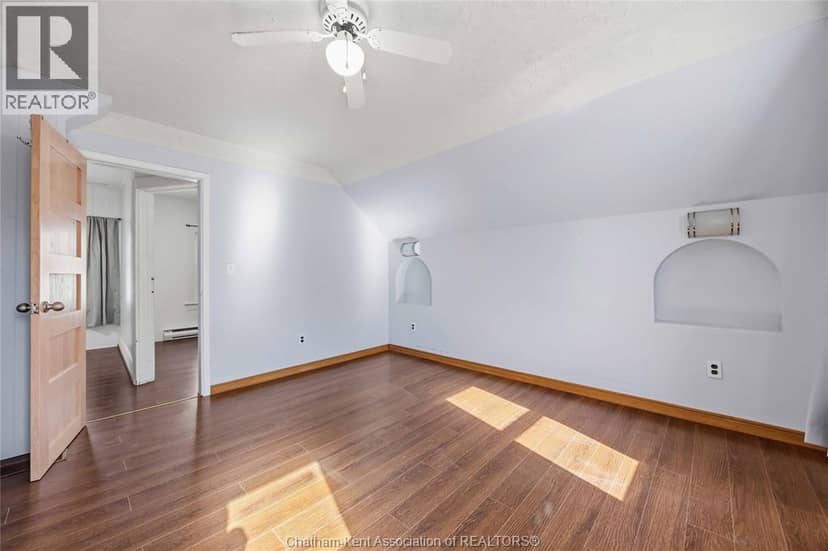 209 Queen STREET — photo 20 of 37
