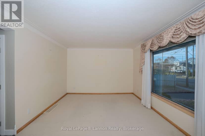 221 Balsam Street — photo 11 of 33