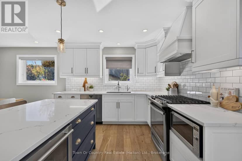 581 Lord Simcoe Court — photo 13 of 40
