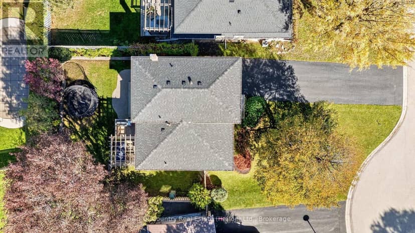 581 Lord Simcoe Court — photo 37 of 40