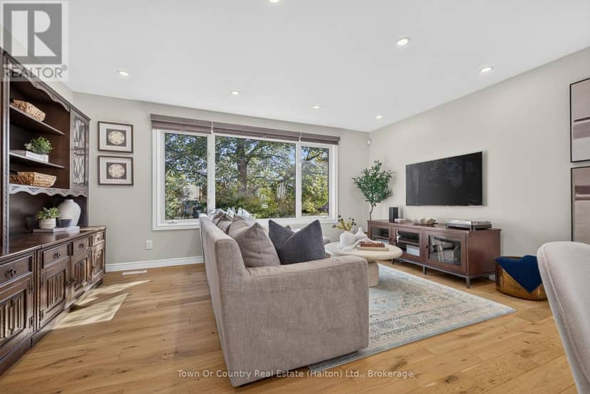 581 Lord Simcoe Court, Milton, photo 7