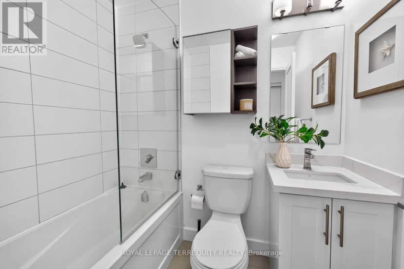 16 - 780 Sheppard Avenue E — photo 27 of 40