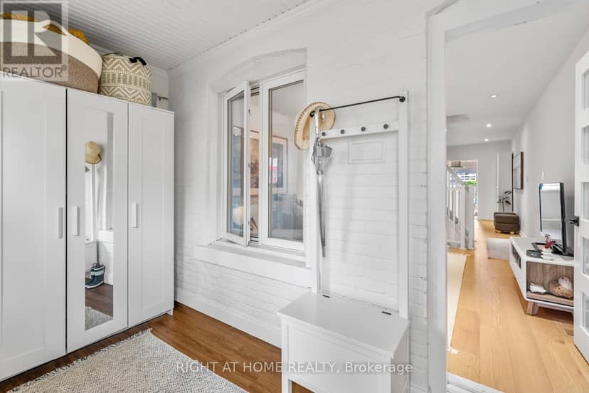 5 1/2 Luttrell Avenue, Toronto, photo 3