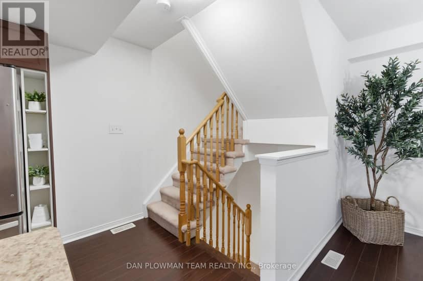 23 Blunden Road — photo 17 of 31