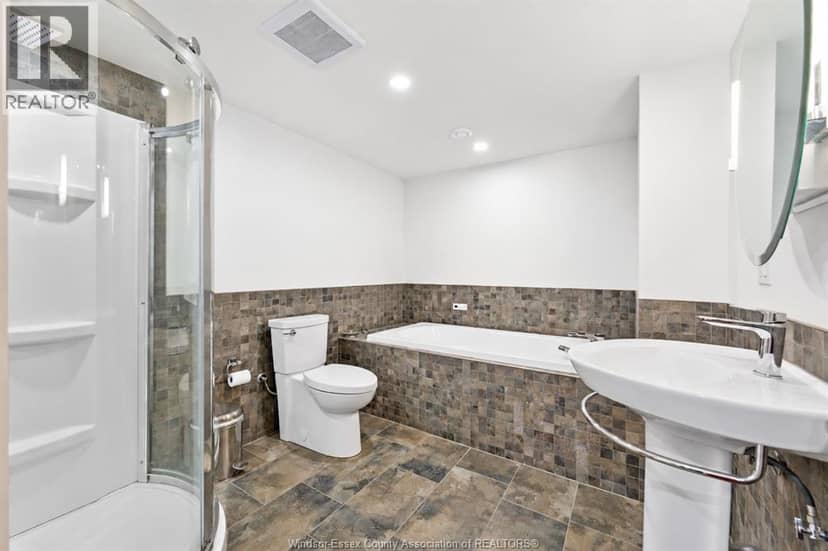 730 Champlain DRIVE — photo 18 of 24