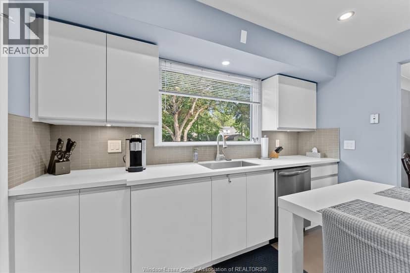 730 Champlain DRIVE — photo 13 of 24