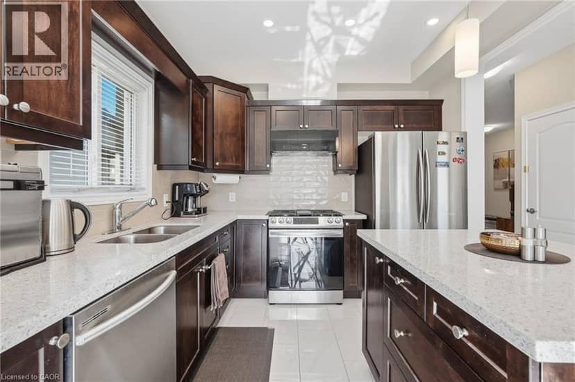 71 LAURENT Avenue — photo 13 of 40