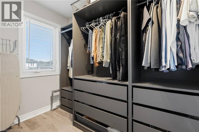 71 LAURENT Avenue — photo 23 of 40
