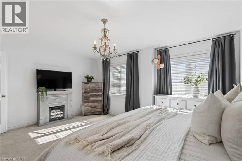 42 RENFREW Street — photo 15 of 26