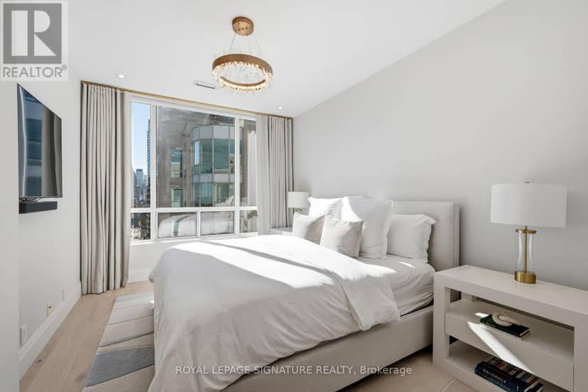 1002 - 980 Yonge Street — photo 19 of 40