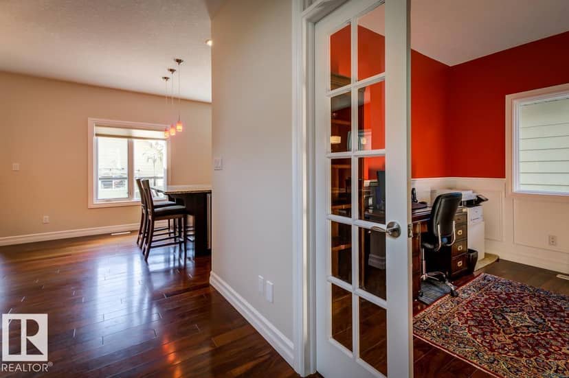 8935 84 AV NW — photo 13 of 40