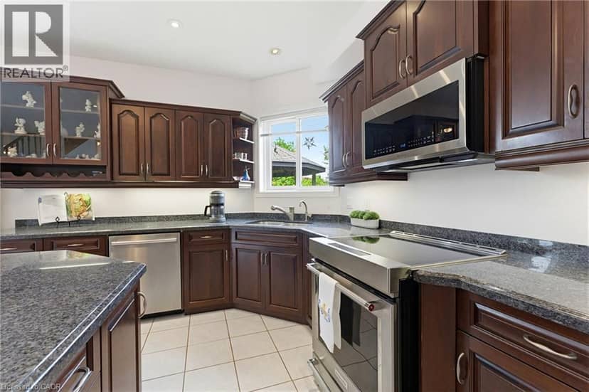 184 WOODRIDGE Drive — photo 15 of 40