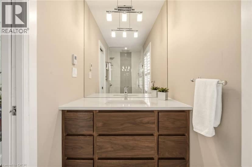 387 VALANNA Crescent — photo 30 of 40