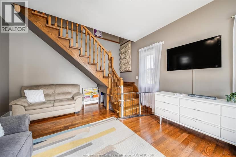 90 Victoria — photo 16 of 40