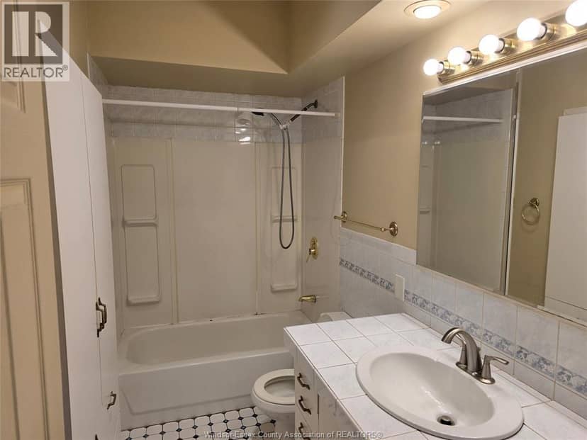 3515 Sandwich Street — photo 13 of 26