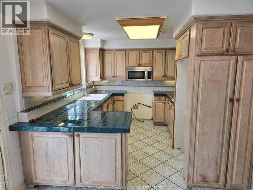 3515 Sandwich Street, Windsor, photo 7