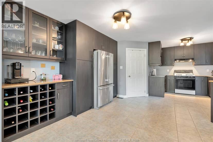 65 FAIRWAY CRESCENT Unit# 4 — photo 10 of 40