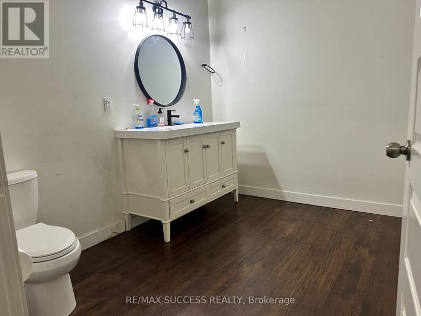 692 Dundas Street — photo 10 of 28