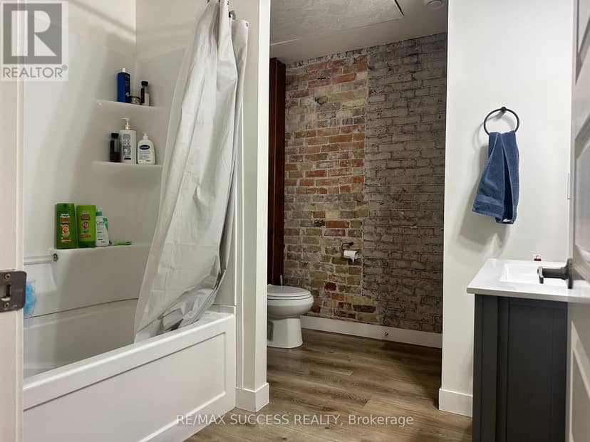 692 Dundas Street — photo 21 of 28