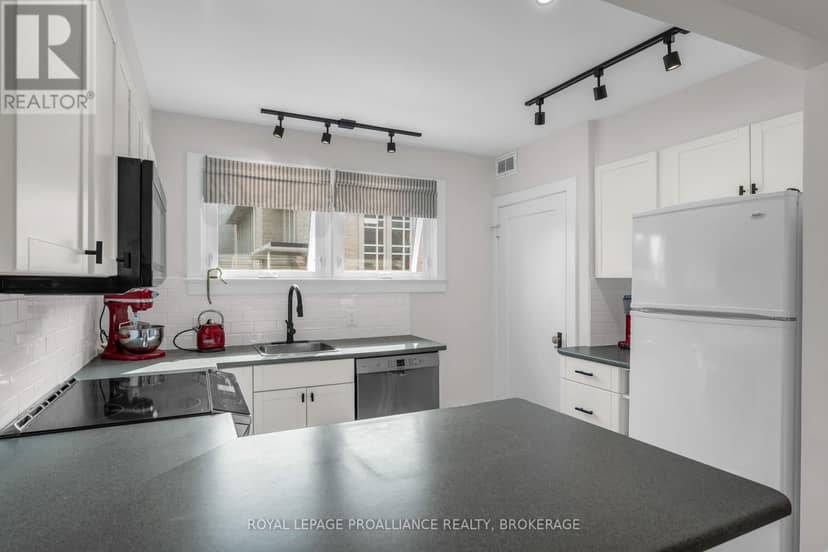 640 Brock Street — photo 12 of 38