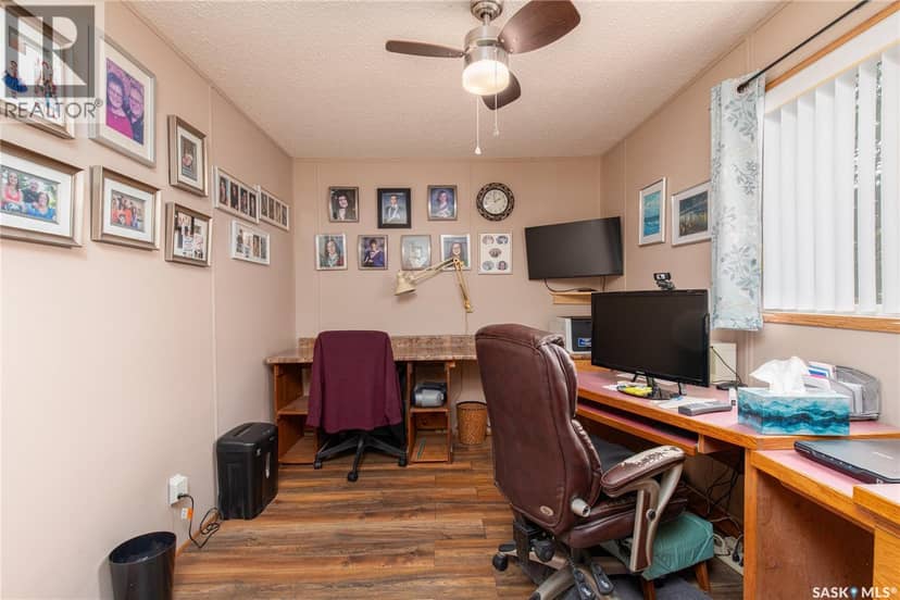 E15 1455 9th AVENUE NE — photo 33 of 40