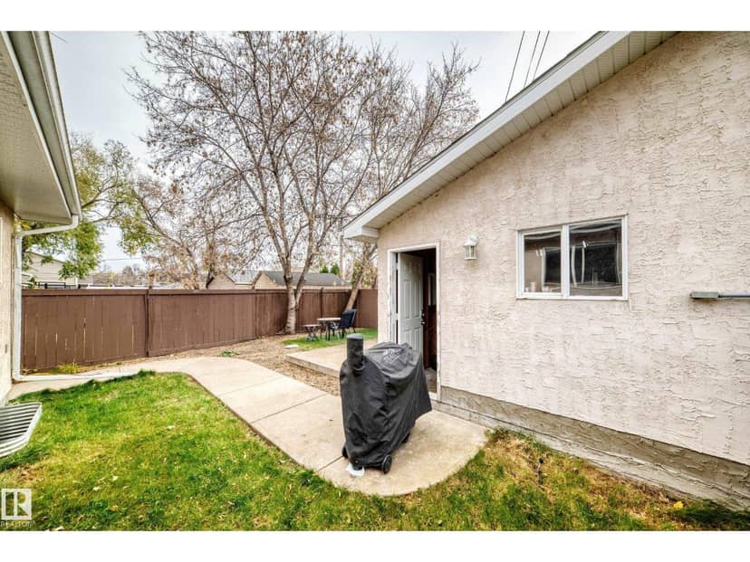 10015B 97 AV — photo 32 of 40