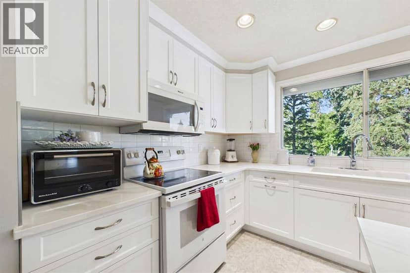 10716 Mapleshire Crescent SE — photo 10 of 40