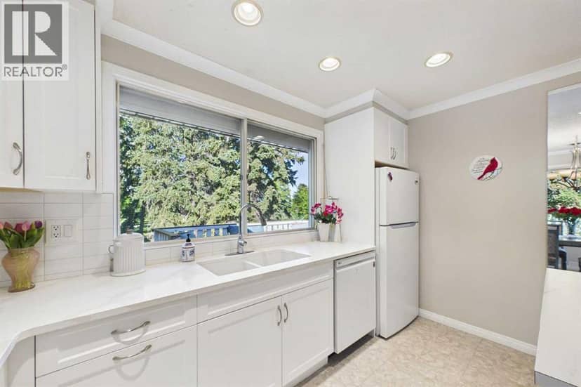 10716 Mapleshire Crescent SE — photo 11 of 40
