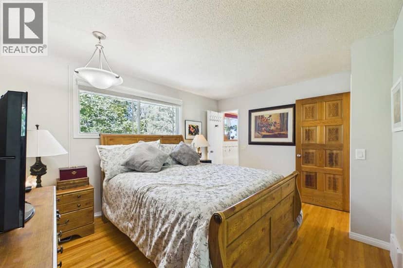 10716 Mapleshire Crescent SE — photo 18 of 40